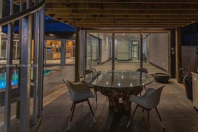 Building Photo - 2440 N Shore Terrace