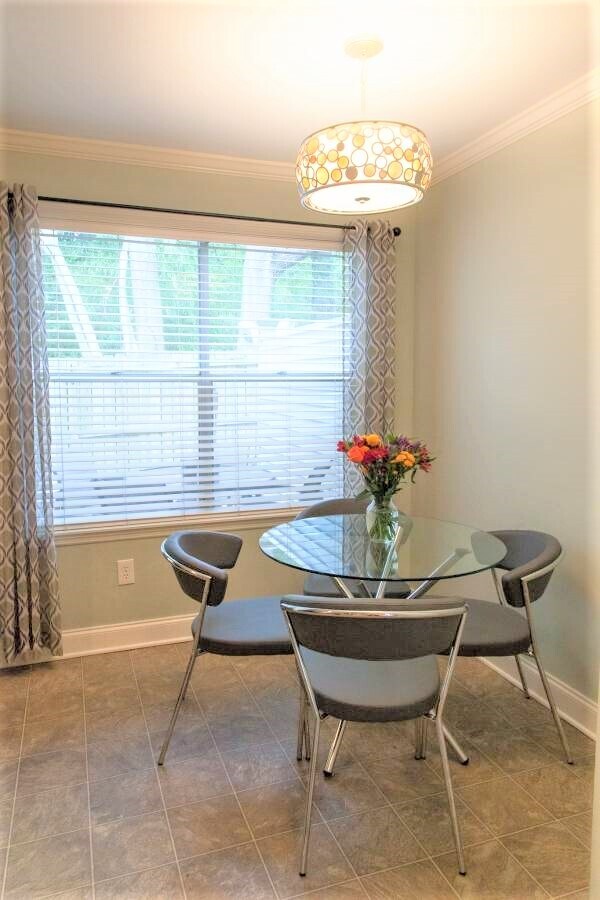 Dining - 252 Howle Ave