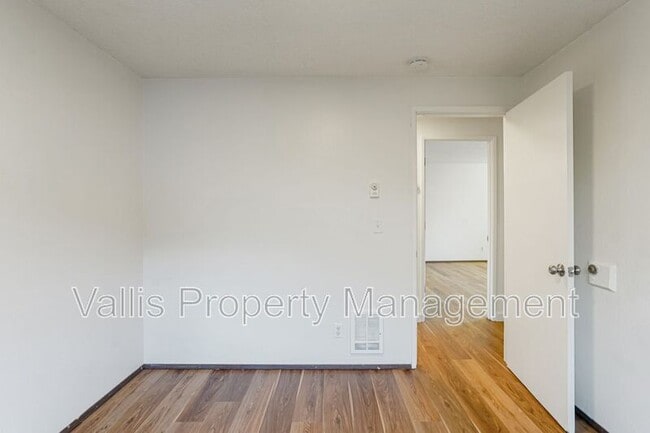 Building Photo - 4828 State St