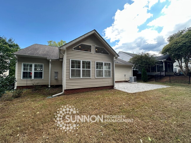 Building Photo - Charming 3-Bedroom Ranch with Sunroom & Wo...