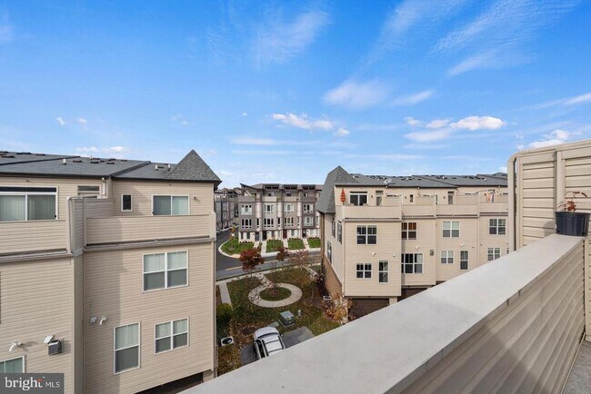 Building Photo - 1445 Trafalgar Ln