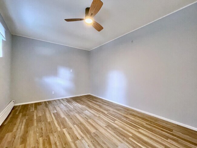 Building Photo - 259 3rd St