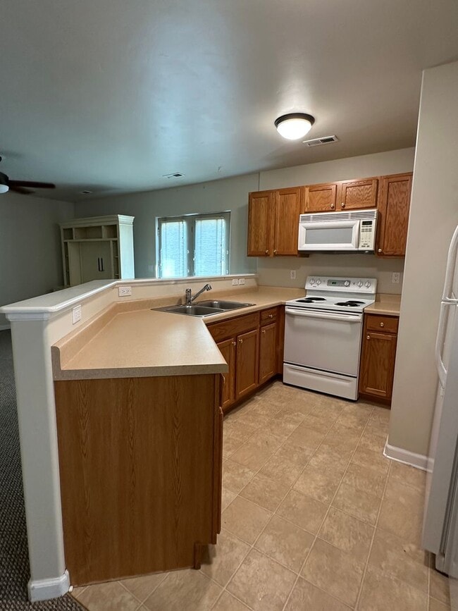 Building Photo - 1 Bedroom 1 Bathroom Lower Level Apartment