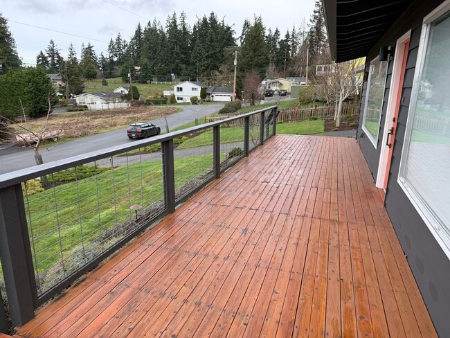 Building Photo - Rare Find with Main House and Fully Equipped ADU!