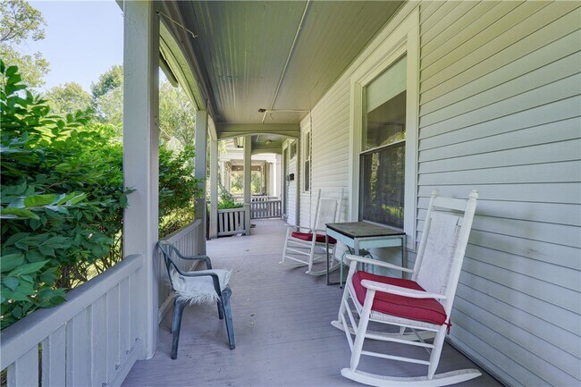 Building Photo - 14 Vick Park A