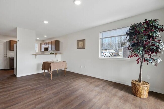 Building Photo - 677 Cook Rd