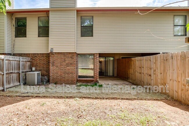 Building Photo - 1705 N Gleason Ave