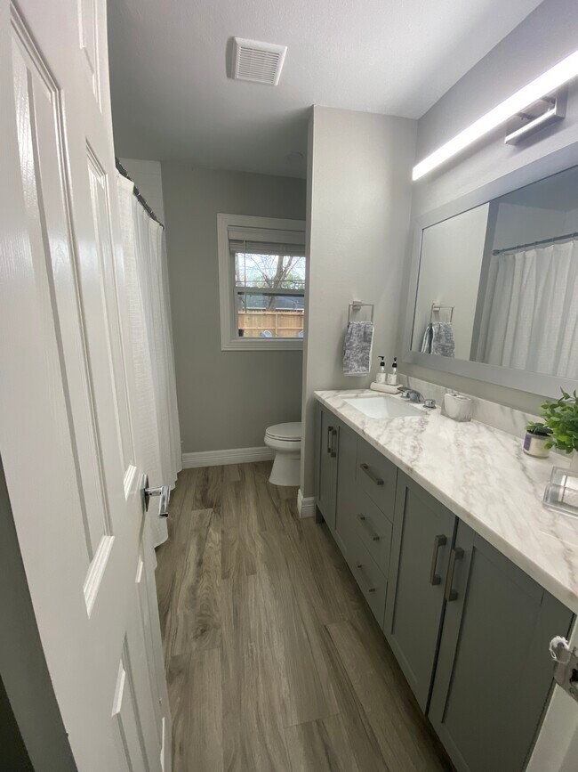 Building Photo - 7917 Ridgeview Dr