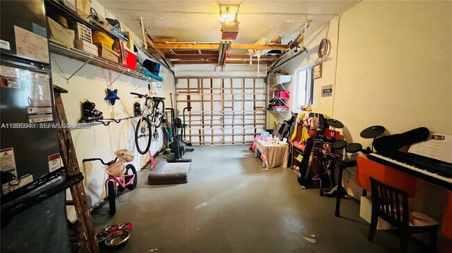 Building Photo - 911 N 14th Ave