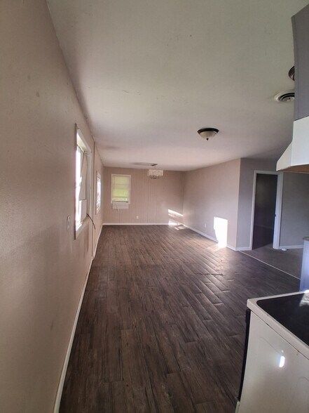 Building Photo - 117 Leonard Dr