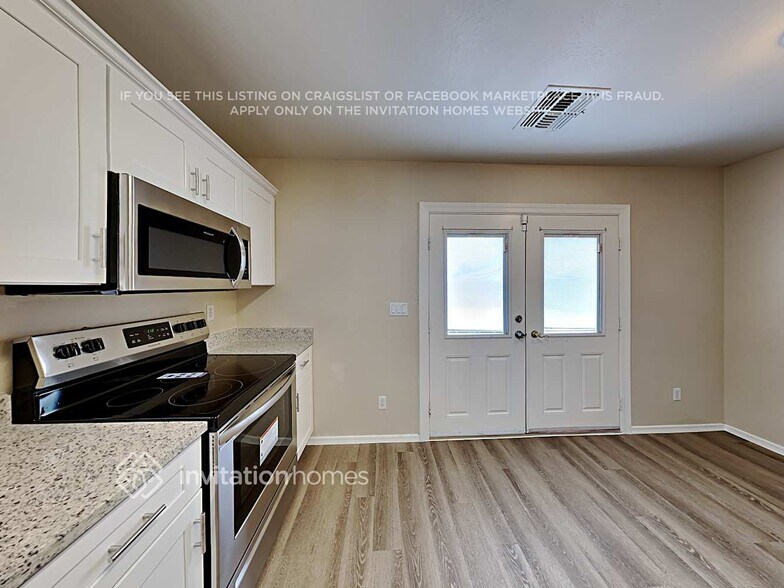 Building Photo - 12425 W Sweetwater Ave