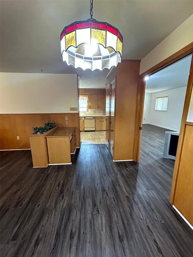 Building Photo - 1902 Gillette St