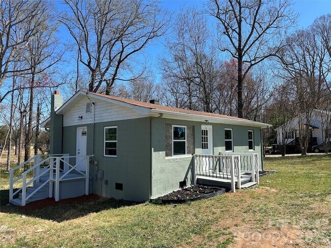 Building Photo - 209 Brookview Rd
