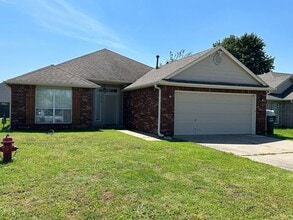 Building Photo - 3 bedroom + Office in Owasso Schools!