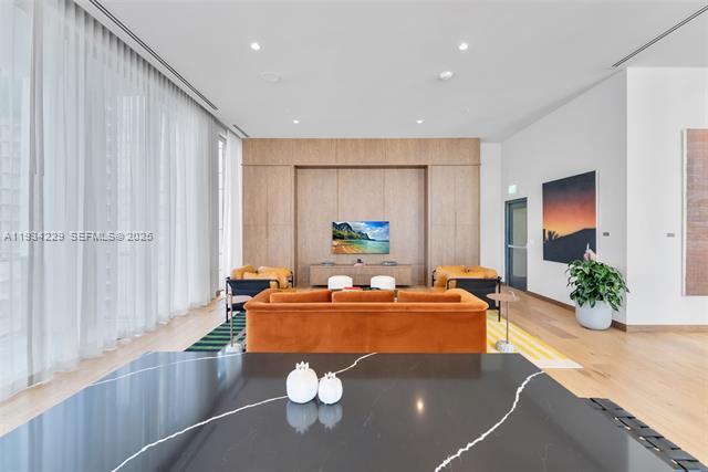 Building Photo - 11 NE 6th St