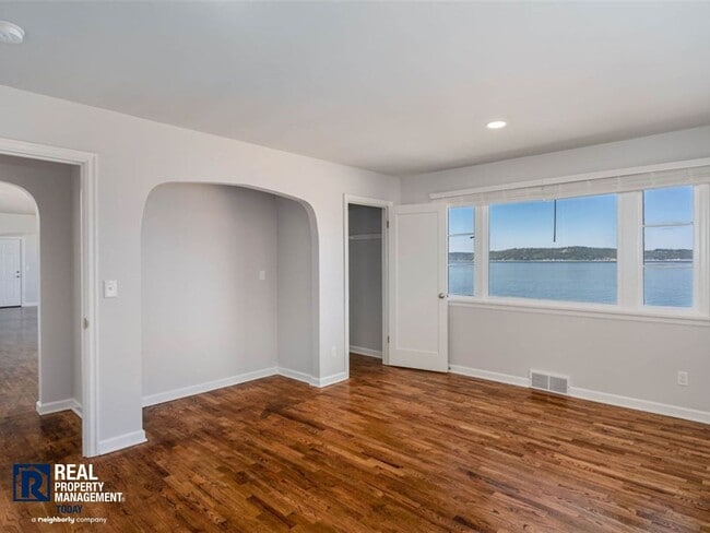 Building Photo - Rare Brown’s Point Beachfront Living – Stunning 3 Bed / 2 Bath Home!