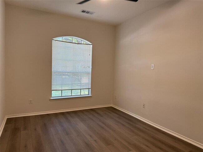 Building Photo - 16910 Pheasant Ridge Dr