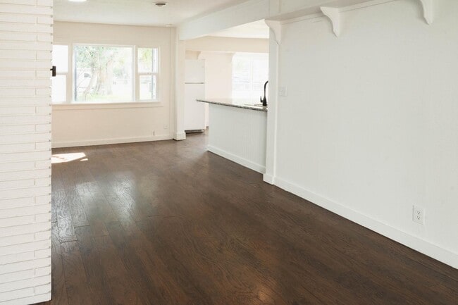 Building Photo - 1117 N Midland Blvd