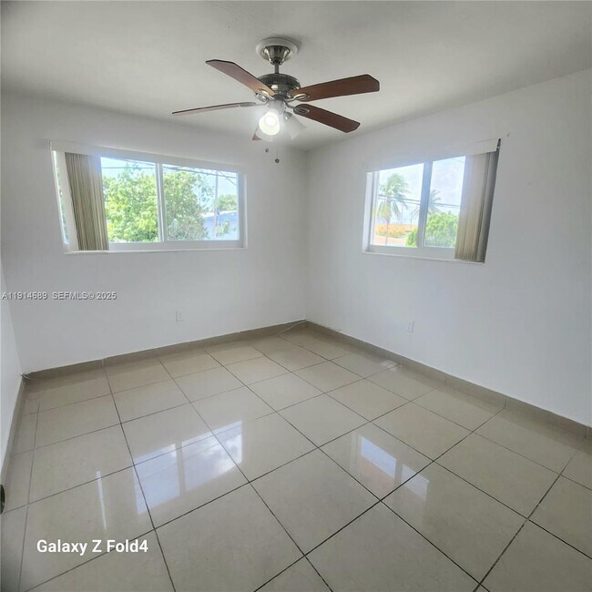 Building Photo - 2400 NW 10th Ave