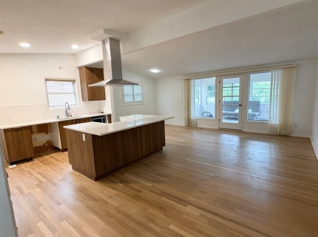 Building Photo - 878 Brooklawn Dr