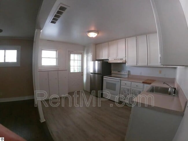 Building Photo - 620 E Gaylord St