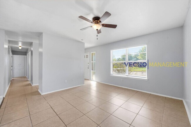 Building Photo - 701 Aviaton Ave