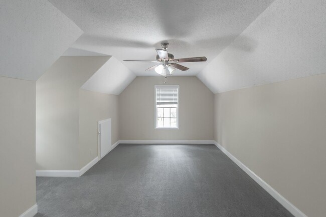 Building Photo - Beautiful 4 Bedrooms + Bonus Room on Nearly 1 Acre in Stockbridge! ?