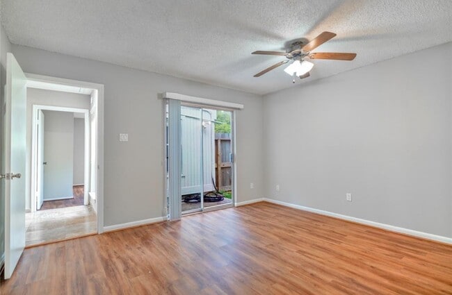 Building Photo - 1403 Valley Landing Dr