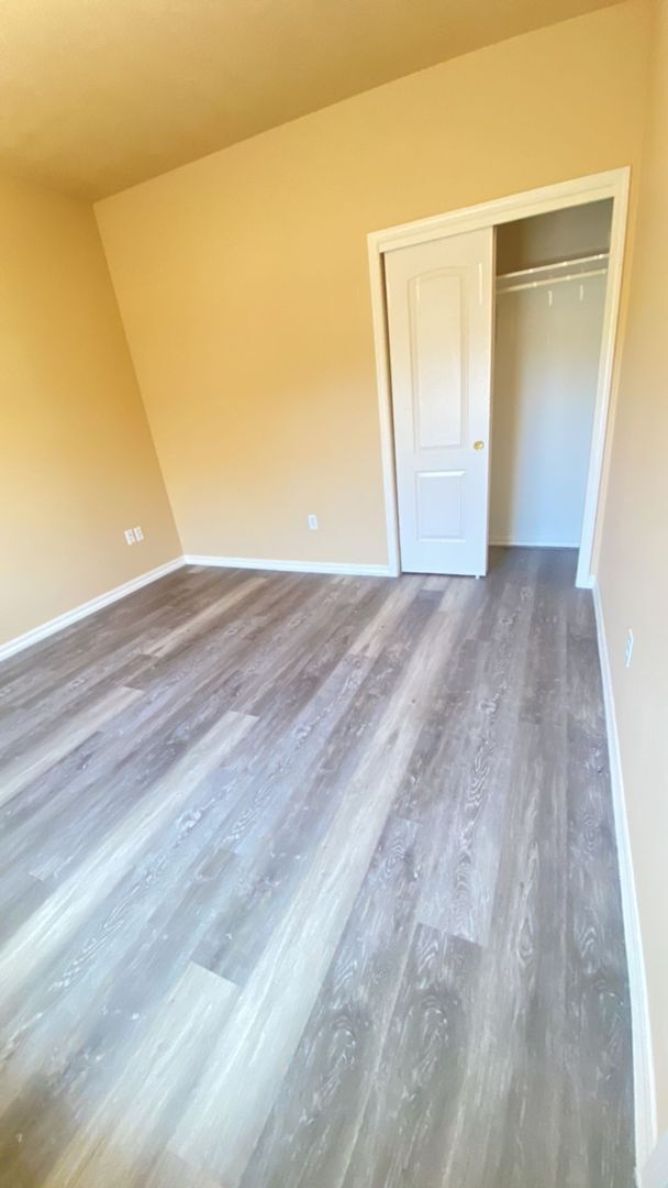 Building Photo - Townhome In A Great Location