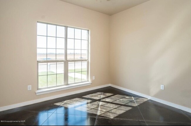 Building Photo - Located in Heritage Hills 4/2/2