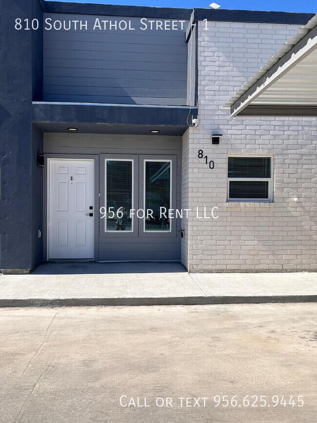 Building Photo - 810 S Athol St