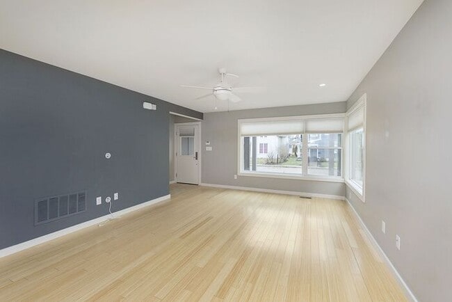 Building Photo - Lovely 3 Bedroom 2.5 Bath Townhome Steps From The Monon!