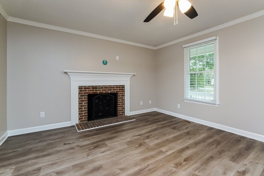 Building Photo - 925 Fairlong Rd