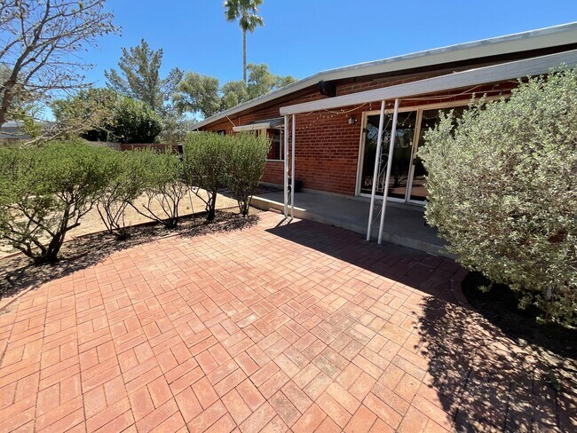 Building Photo - Eastside home with privacy on cul-de-sac
