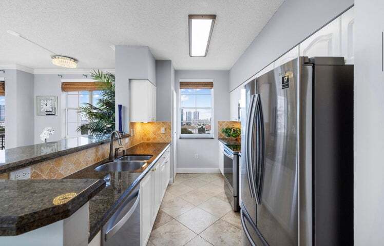 Building Photo - 616 Clearwater Park Rd