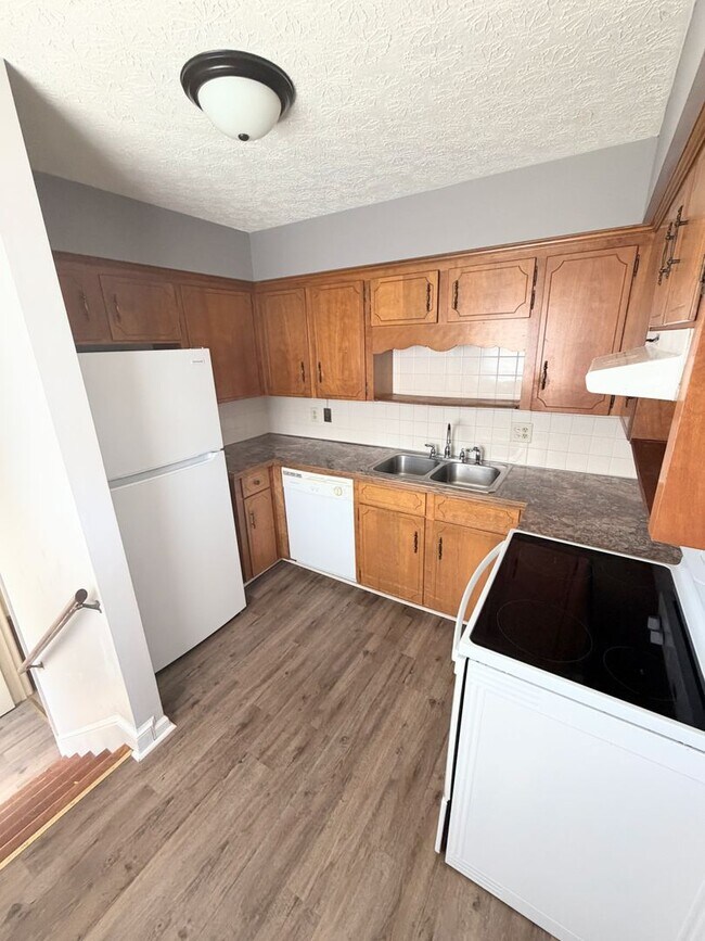 Building Photo - 919 Sandusky Dr