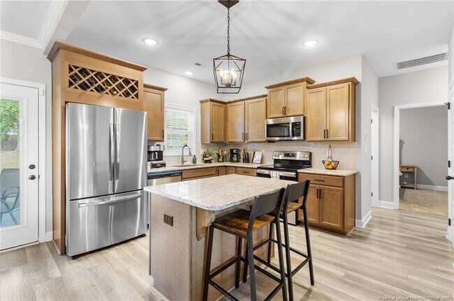 Building Photo - 101 E 6th Ave