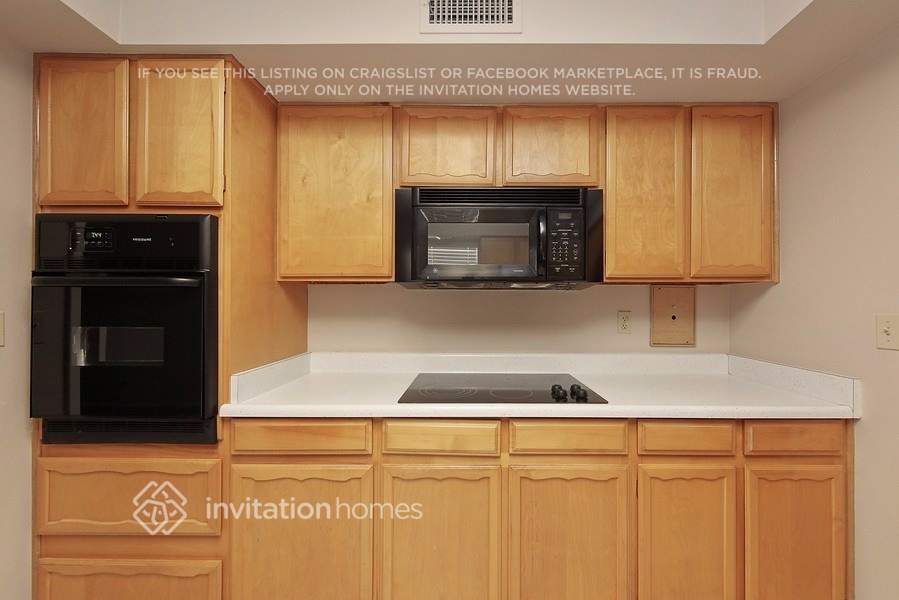 Building Photo - 3029 S Country Club Way