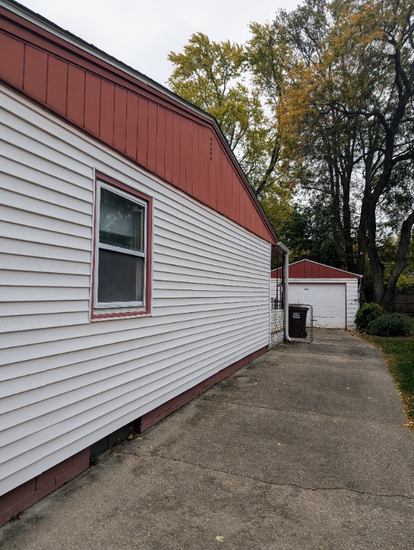 Building Photo - 1810 Midway Dr