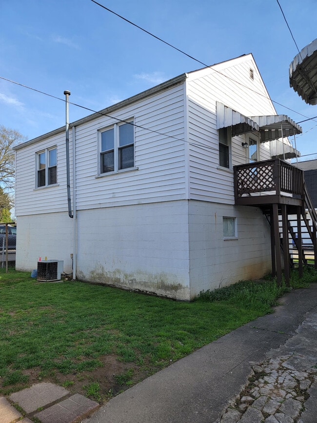 911 1/2 W Virginia Ave 911 1/2 W Virginia Ave Dunbar WV 25064