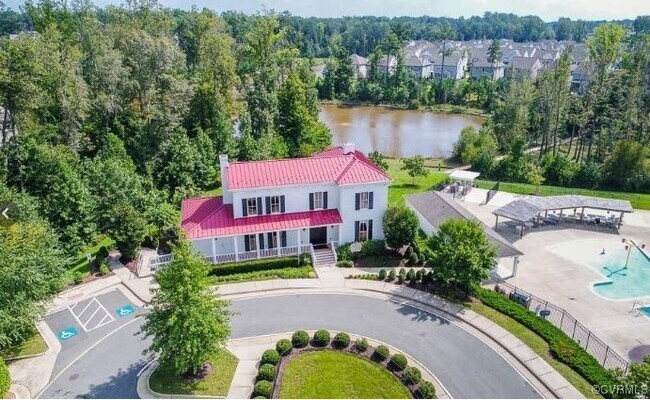 Building Photo - 8013 Rutland Village Dr