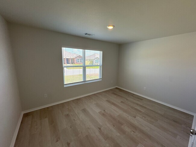 Building Photo - Now Pre-Leasing — Comfortable 3 Bedroom Living in Benton