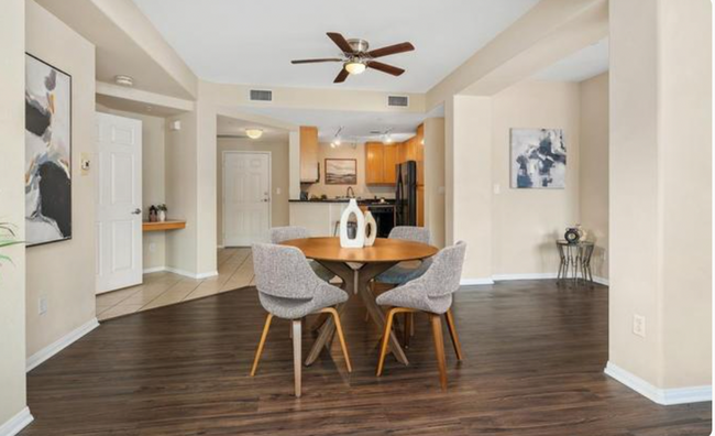 Building Photo - Fantastic Penthouse Unit Downtown Marina D...