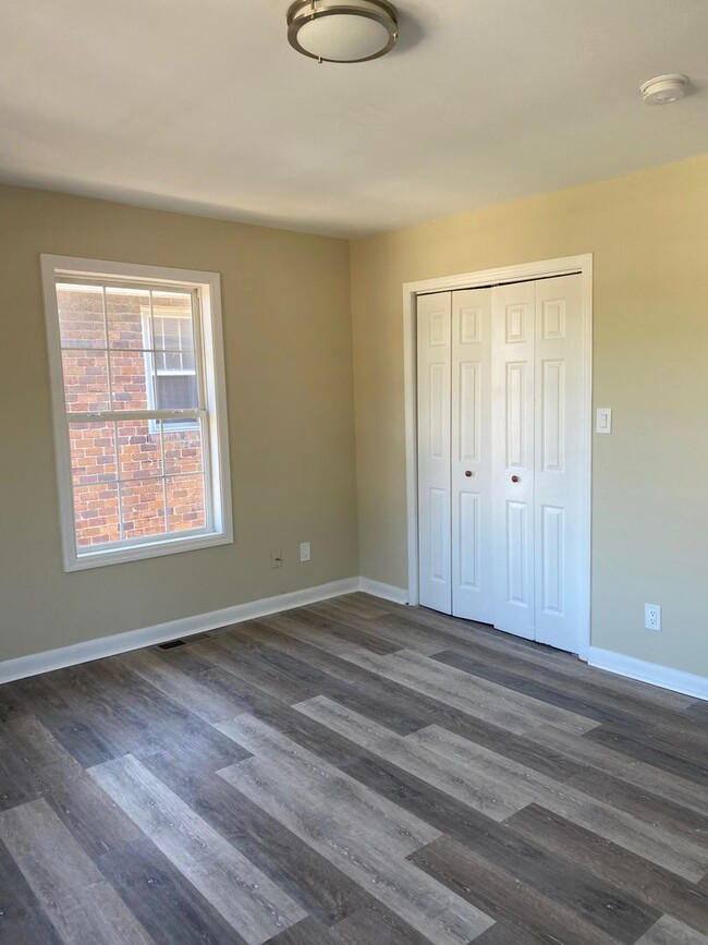 Building Photo - *Knoxville 37917 - 2 bedroom, 1 bath 2-sto...