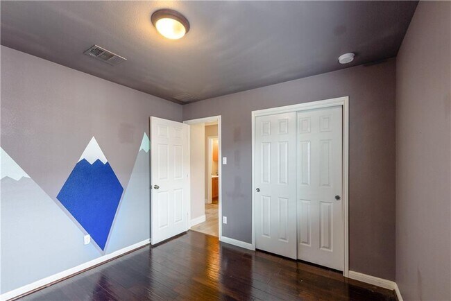 Building Photo - 107 Creston St