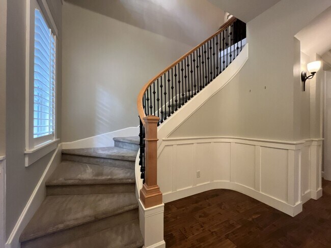Building Photo - Luxury 5 Bedroom Home with Soaking Tub, Chef’s Kitchen & Expansive Primary Suite