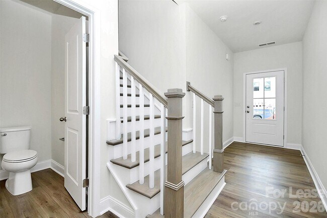 Building Photo - 6029 Mariemont Cir