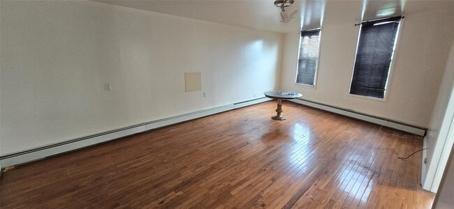 Primary Photo - 263 W Merrick Rd