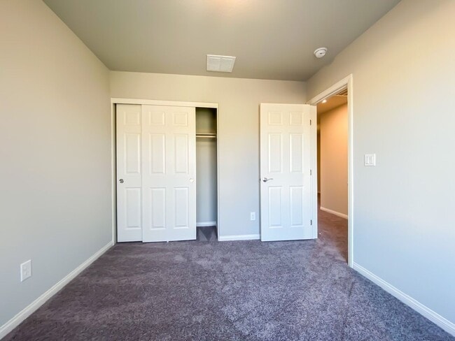 Building Photo - GATED 3 BED 2 BATH 2 CAR GARAGE SINGLE FAM...