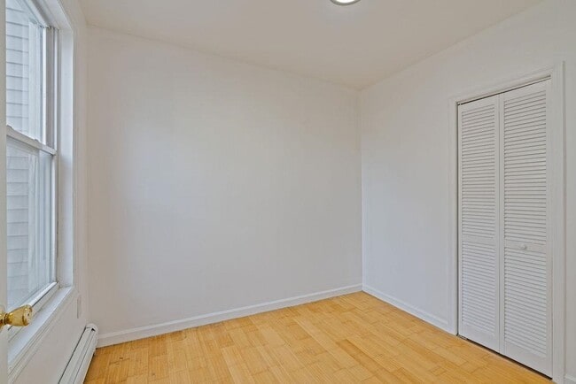 Building Photo - 337 Summit Ave